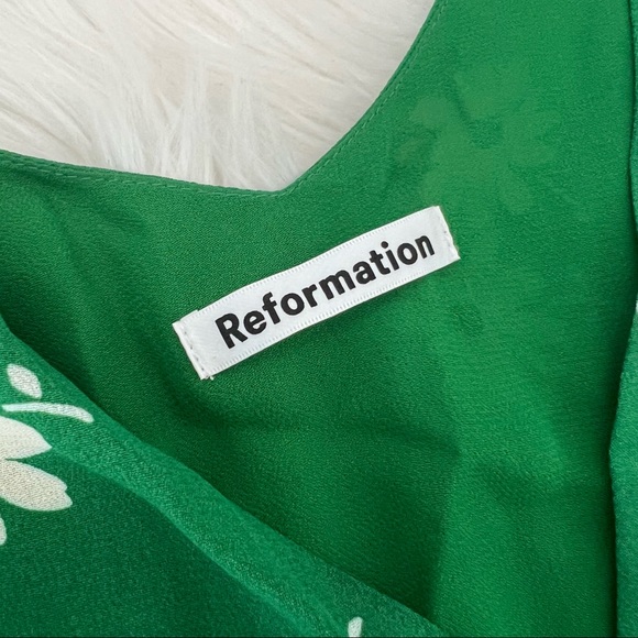 REFORMATION GREEN FLORAL WRAP AROUND MINI DRESS - Picture 3 of 3